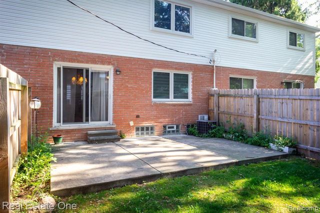 111 Manor Way, Rochester Hills, MI 48309
