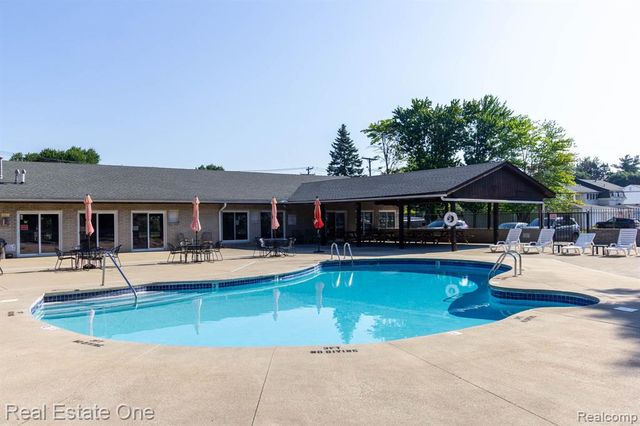 111 Manor Way, Rochester Hills, MI 48309