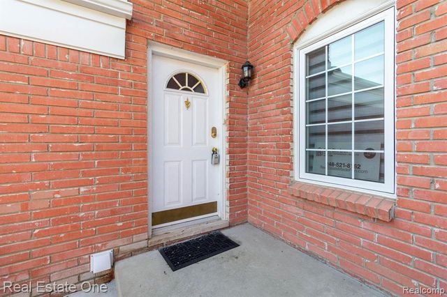 111 Manor Way, Rochester Hills, MI 48309