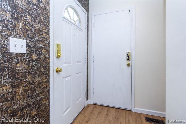 111 Manor Way, Rochester Hills, MI 48309