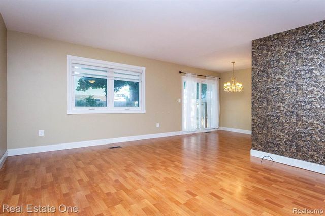 111 Manor Way, Rochester Hills, MI 48309