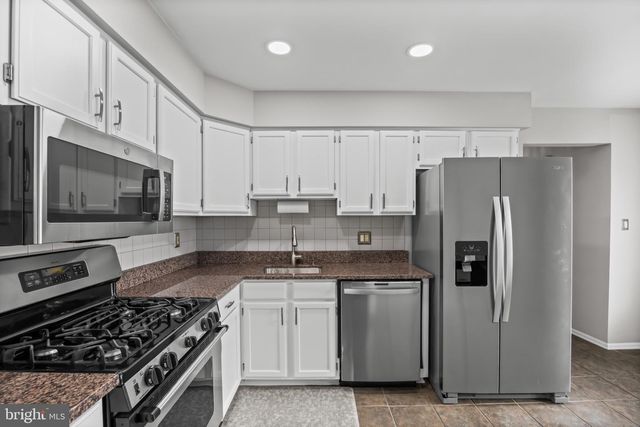 3 HARVEST LN, Sicklerville, NJ 08081
