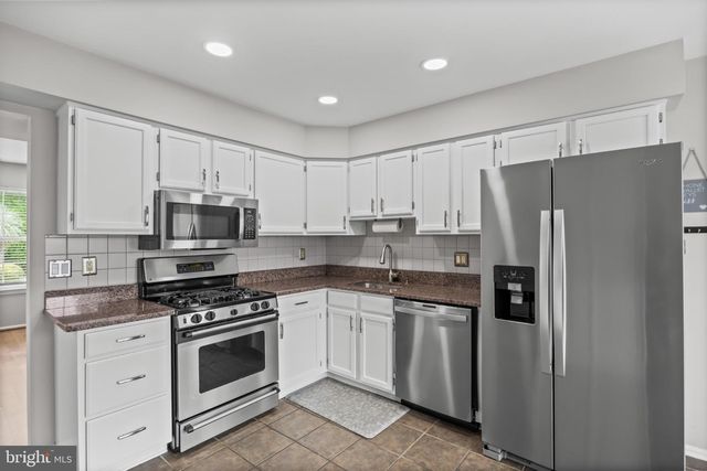 3 HARVEST LN, Sicklerville, NJ 08081