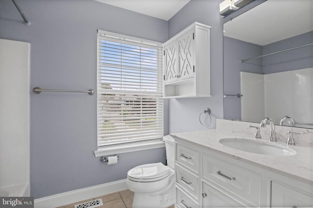 3 HARVEST LN, Sicklerville, NJ 08081