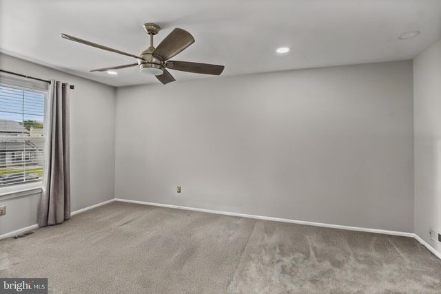 3 HARVEST LN, Sicklerville, NJ 08081