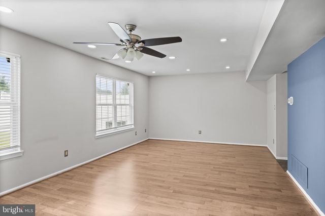 3 HARVEST LN, Sicklerville, NJ 08081