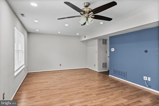 3 HARVEST LN, Sicklerville, NJ 08081