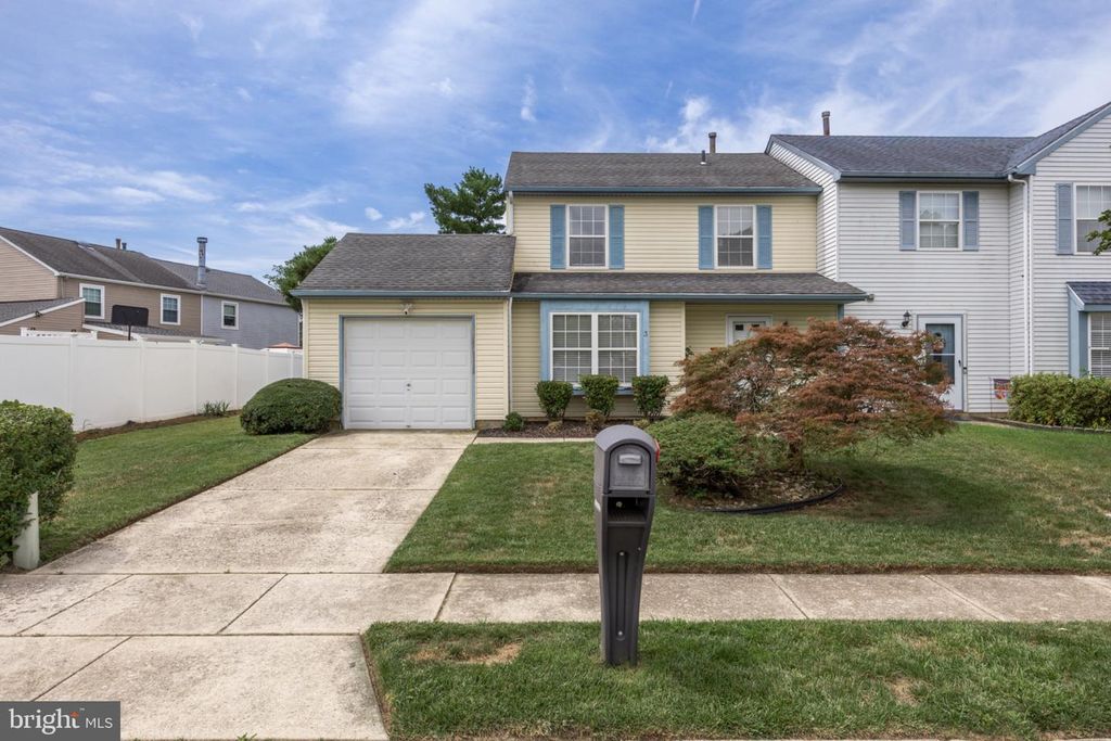 3 HARVEST LN, Sicklerville, NJ 08081