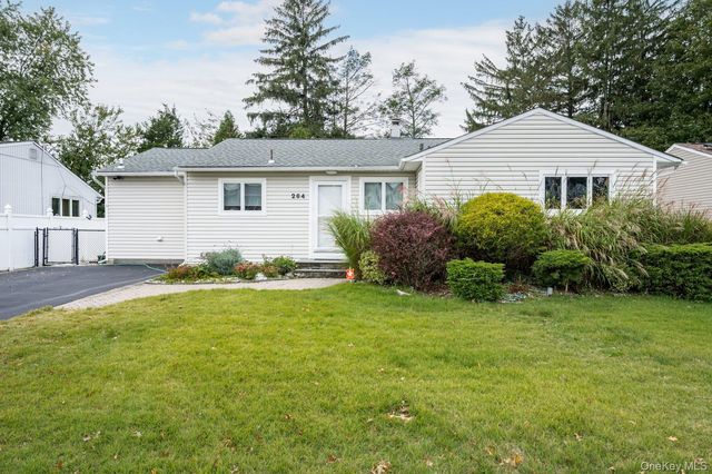 264 Manetto Hill Road, Plainview, NY 11803