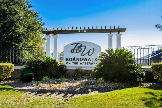 482 Harbour View Dr., Myrtle Beach, SC 29579