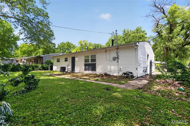 9446 Stansberry Avenue, St Louis, MO 63134