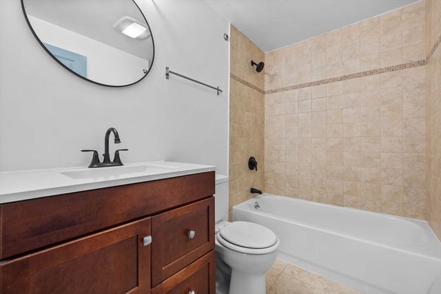 84 Grant St 7, Somerville, MA 02145