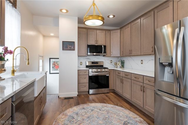 1417 W 77th Street, Cleveland, OH 44102