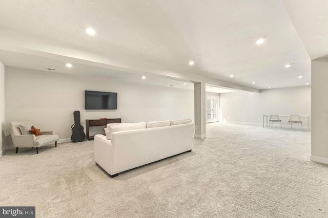 6748 HIGHLANDER CT, Warrenton, VA 20187