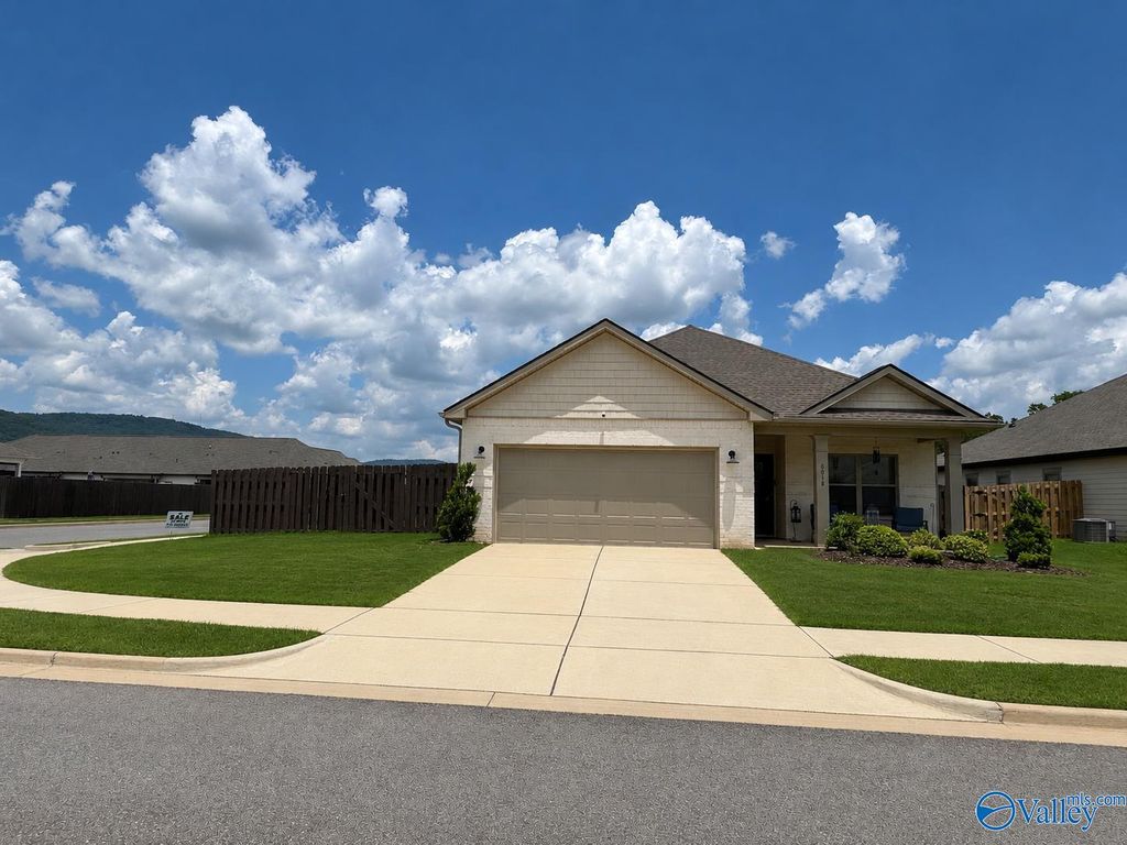 6018 Margie Collins Drive, Owens Cross Roads, AL 35763