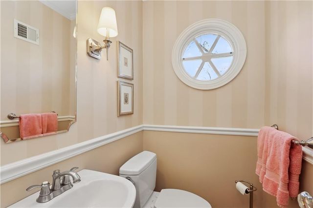 3223 W 67th Street, Mission Hills, KS 66208