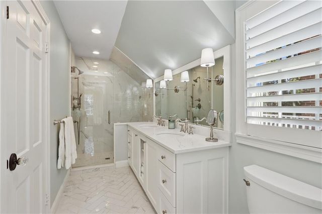 3223 W 67th Street, Mission Hills, KS 66208