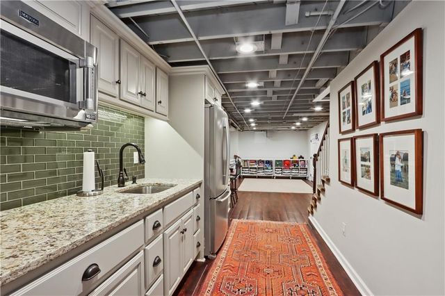 3223 W 67th Street, Mission Hills, KS 66208