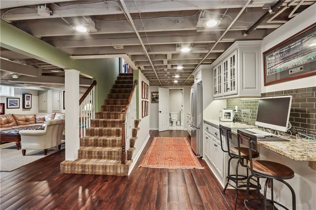 3223 W 67th Street, Mission Hills, KS 66208