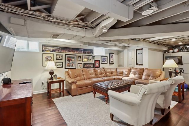 3223 W 67th Street, Mission Hills, KS 66208