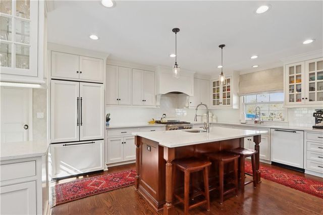 3223 W 67th Street, Mission Hills, KS 66208