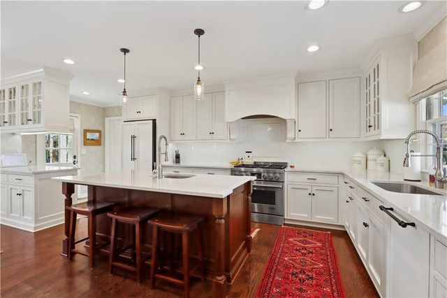 3223 W 67th Street, Mission Hills, KS 66208