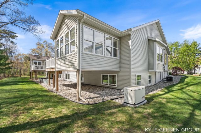1448 E Addison Way, Muskegon, MI 49445