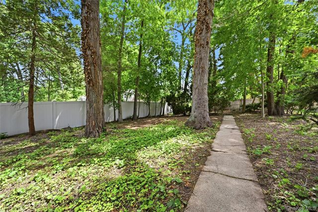 192 Iceland Drive, South Huntington, NY 11746