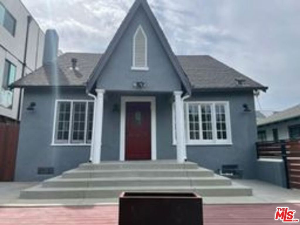 Image 1 of property listing at 817 N Harvard Boulevard, Los Angeles, CA 90029