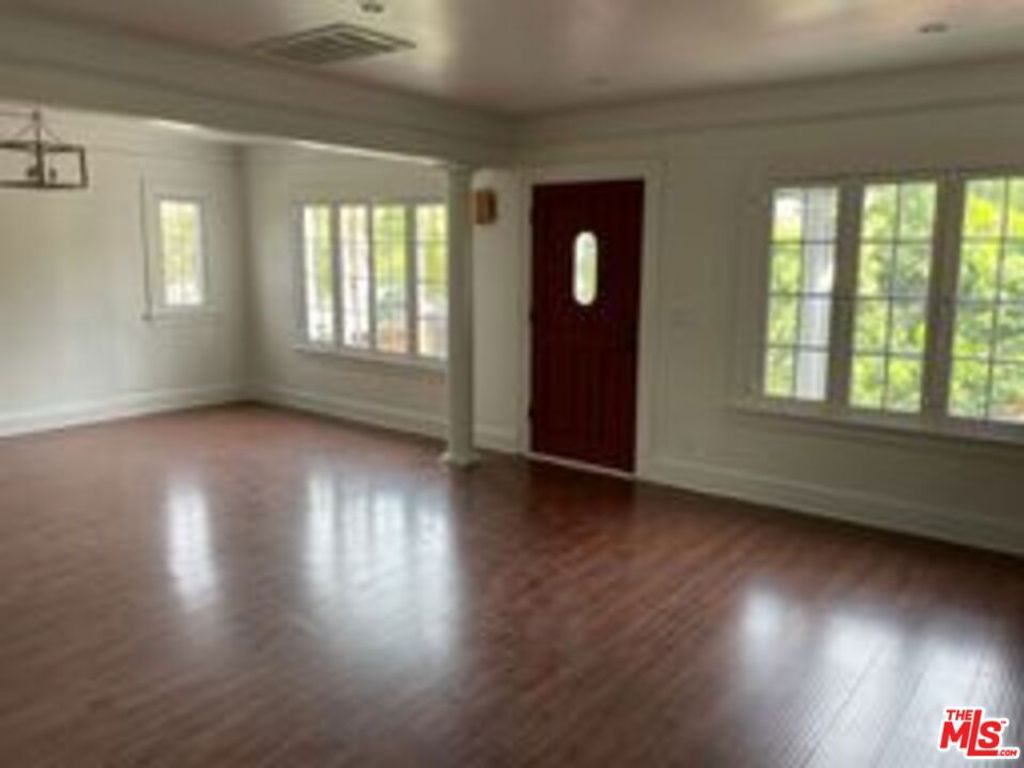 Image 2 of property listing at 817 N Harvard Boulevard, Los Angeles, CA 90029