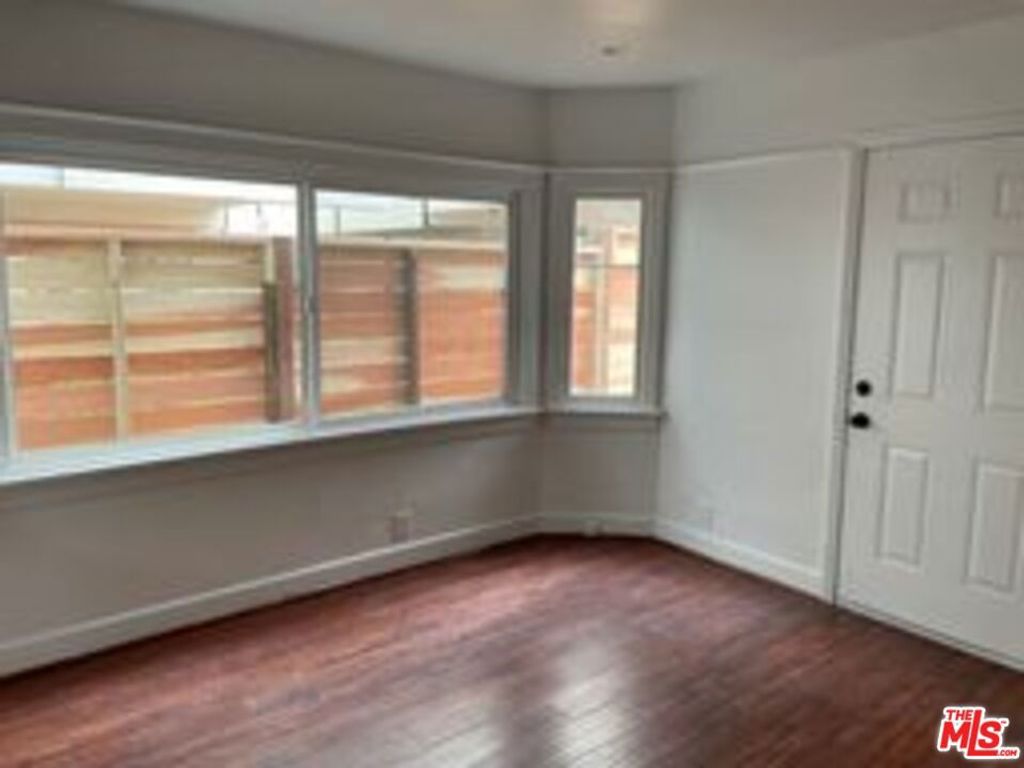 Image 6 of property listing at 817 N Harvard Boulevard, Los Angeles, CA 90029