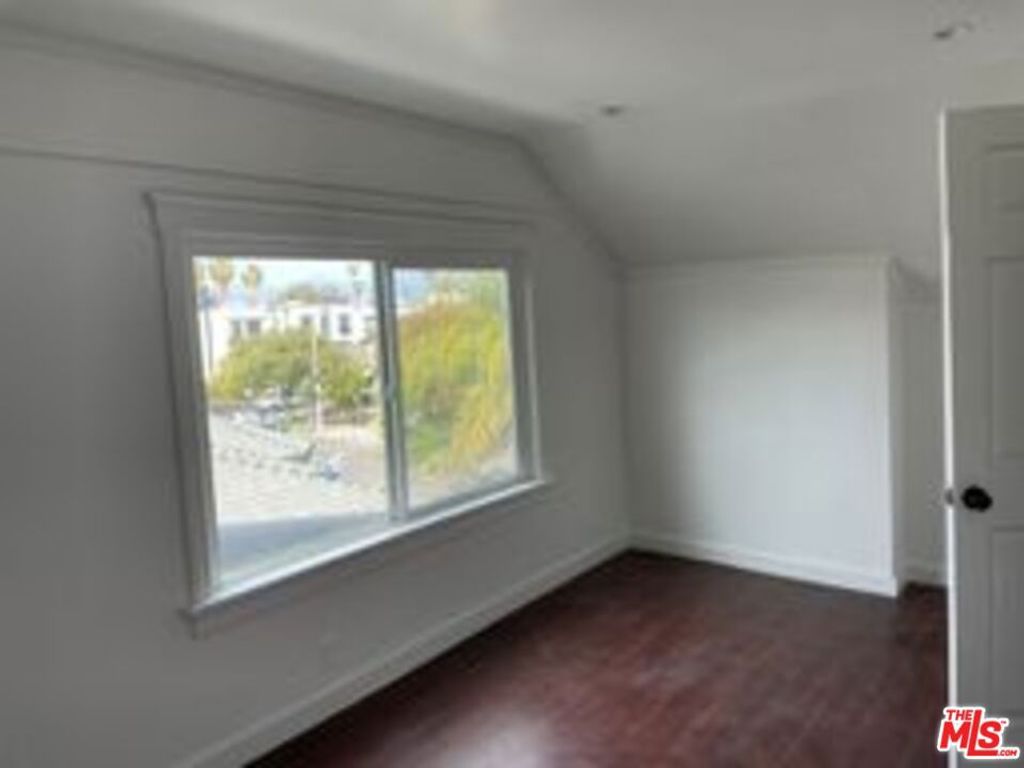 Image 7 of property listing at 817 N Harvard Boulevard, Los Angeles, CA 90029