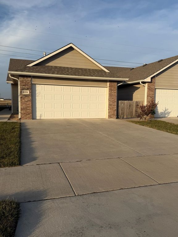 12112-12114 W 33rd St N, Wichita, KS 67205