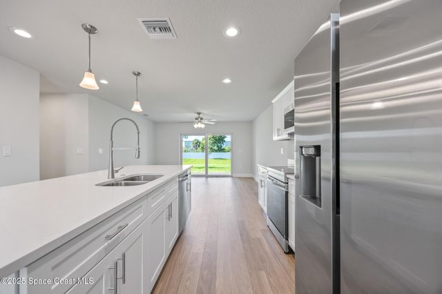 208 Hidden Woods Place, Melbourne, FL 32901