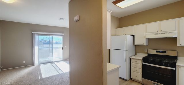 1900 North Torrey Pines Drive 203, Las Vegas, NV 89108