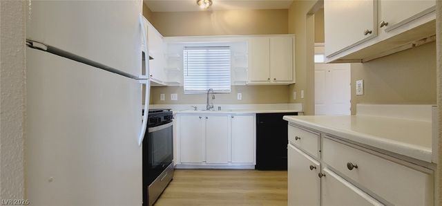 1900 North Torrey Pines Drive 203, Las Vegas, NV 89108