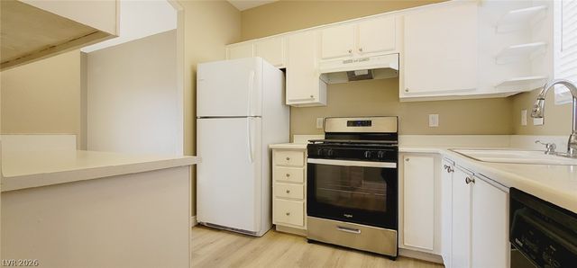 1900 North Torrey Pines Drive 203, Las Vegas, NV 89108