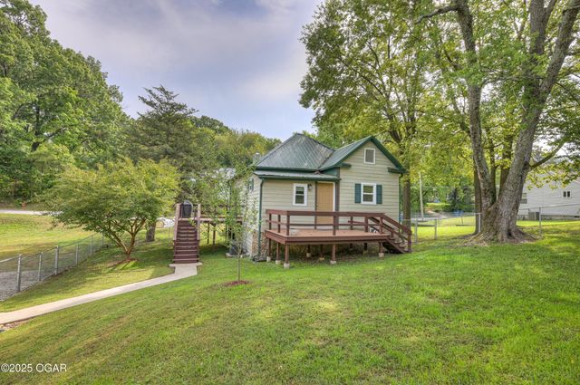 328 S Lincoln Street, Neosho, MO 64850