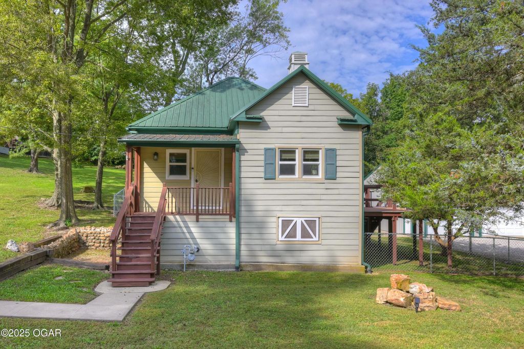 328 S Lincoln Street, Neosho, MO 64850