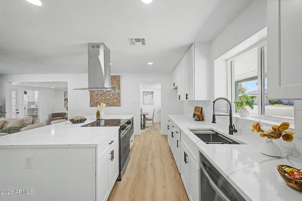 Image 12 of property listing at 4642 E CORONADO Road, Phoenix, AZ 85008