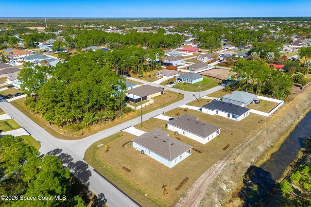 2367 Hagoplan Avenue SW, Palm Bay, FL 32908