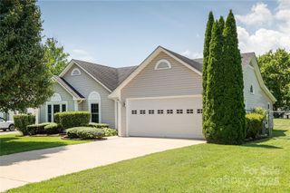 802 Woodlark Court, Fletcher, NC 28732