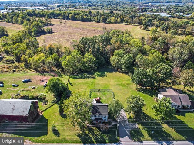 595 LOCUST POINT RD, York, PA 17406