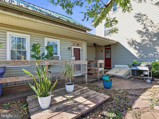 595 LOCUST POINT RD, York, PA 17406