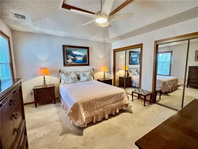 15318 W 80th Place, Lenexa, KS 66219