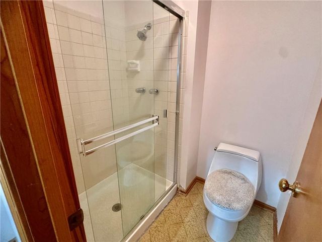 15318 W 80th Place, Lenexa, KS 66219