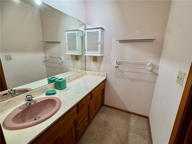 15318 W 80th Place, Lenexa, KS 66219