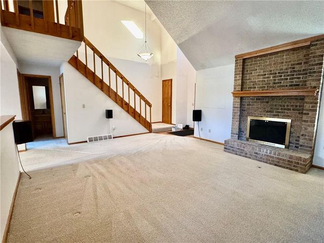 15318 W 80th Place, Lenexa, KS 66219