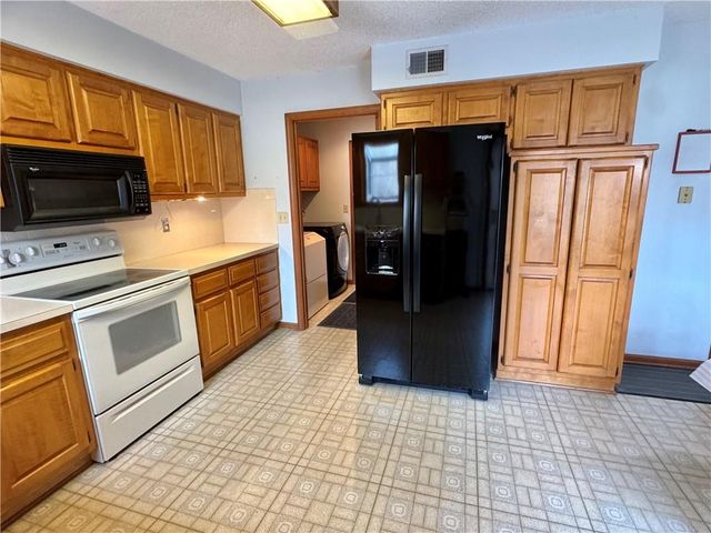 15318 W 80th Place, Lenexa, KS 66219