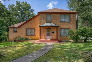 21 Rambling Rd, Palestine, TX 75801